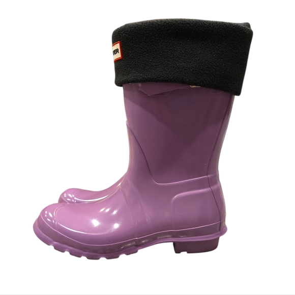 HUNTER ORIGINAL SHORT GLOSS RAIN BOOTS IN THISTLE. SIZE 9 WITH BLACK INSERTS. - Picture 4 of 13